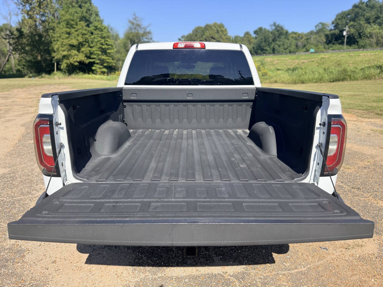 Used 2018 GMC Sierra 1500 SLT w/ Texas SLT Premium Package RWD image 11
