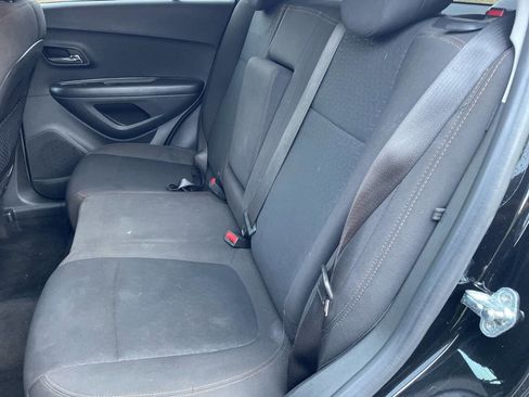 Used 2020 Chevrolet Trax LS w/ Tint and Cruise Package image 17