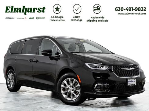 New 2026 Chrysler Pacifica Select AWD/4WD image 1