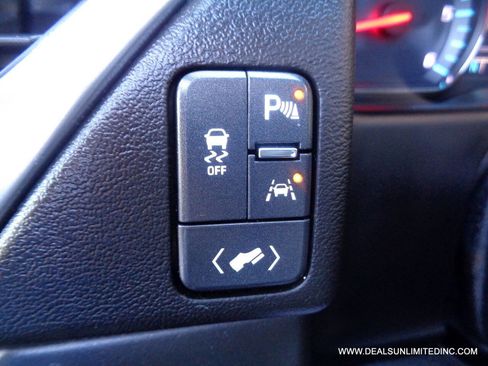 Used 2019 Chevrolet Suburban LT image 14