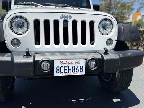 Used 2018 Jeep Wrangler Rubicon w/ Power Convenience Group AWD/4WD image 25
