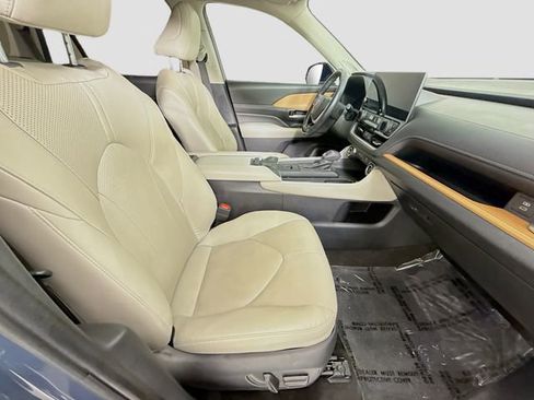 Certified 2024 Toyota Grand Highlander Limited AWD/4WD image 29