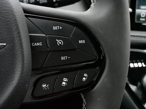 Used 2024 Chrysler Pacifica Limited w/ S Appearance Package image 25