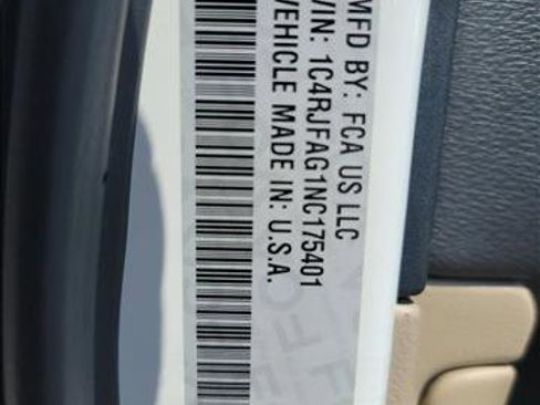 Used 2022 Jeep Grand Cherokee Laredo E image 24