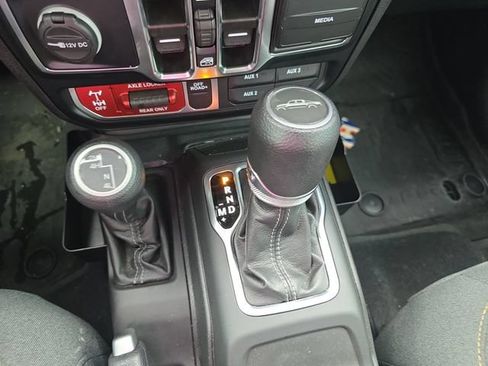 Used 2024 Jeep Gladiator Sport AWD/4WD image 24
