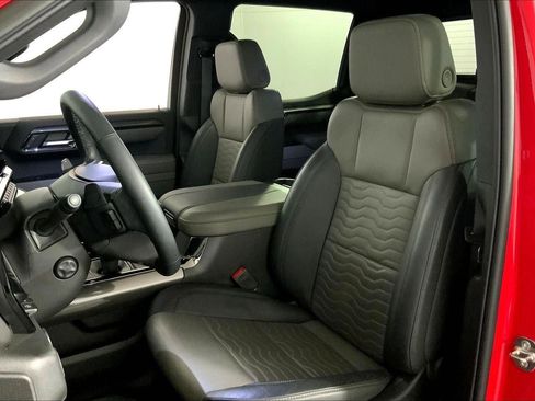 Used 2025 Chevrolet Silverado 1500 ZR2 w/ Technology Package image 22