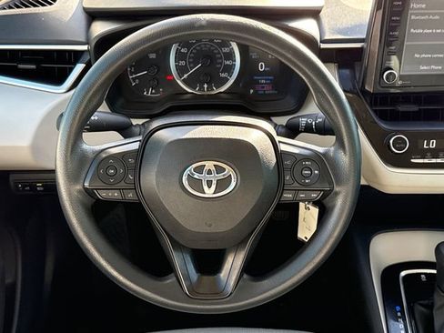 Used 2022 Toyota Corolla LE FWD image 14