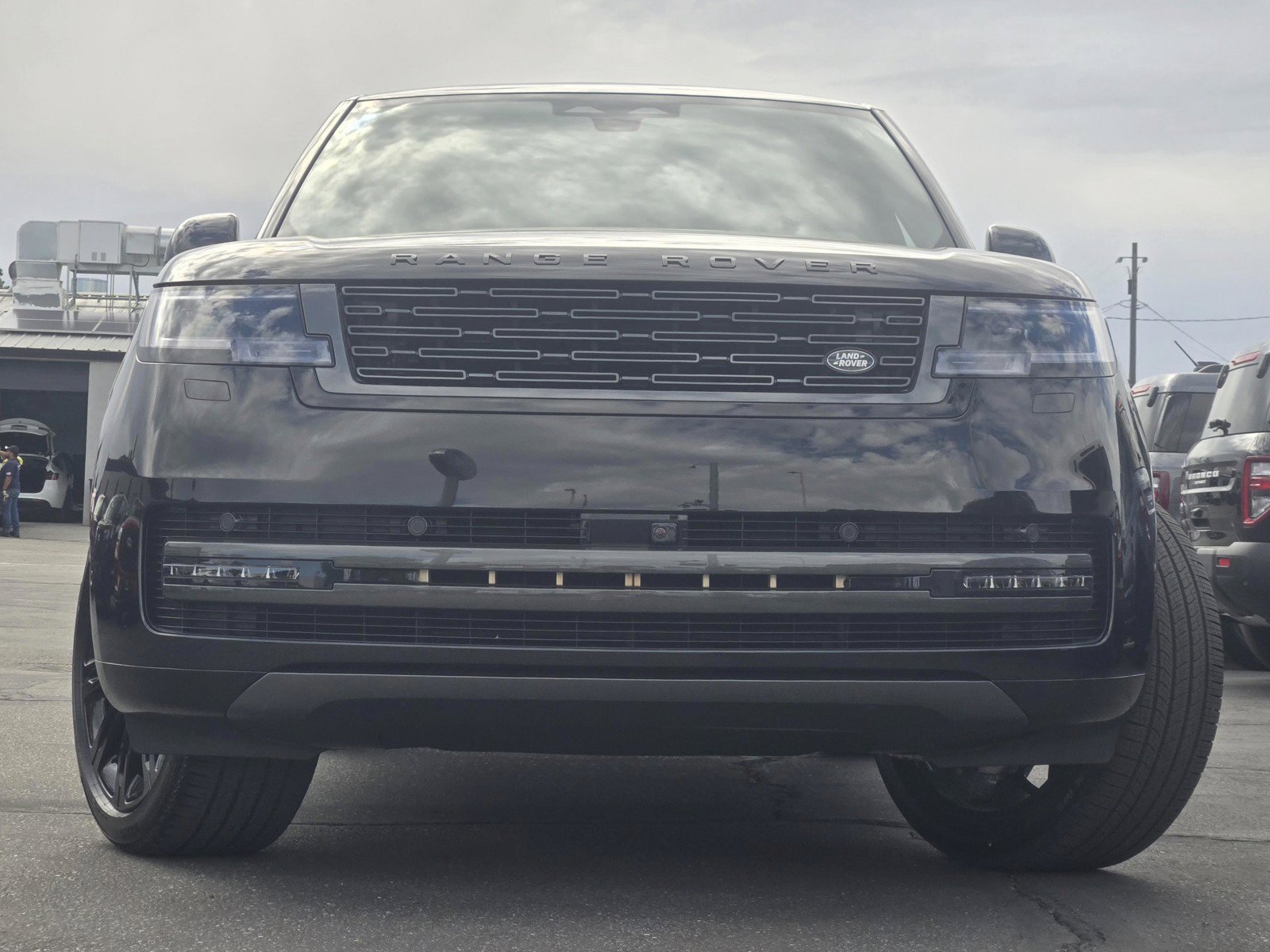 Used 2026 Land Rover Range Rover SE AWD/4WD image 2