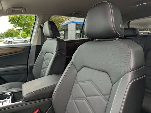 Used 2026 Volkswagen Atlas SE FWD image 14