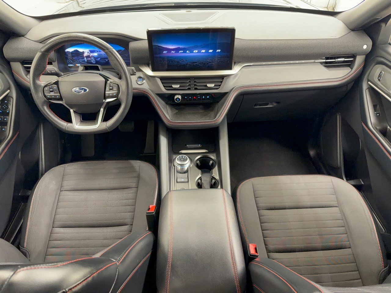 Used 2025 Ford Explorer ST-Line w/ ST-Line Street Pack AWD/4WD image 17