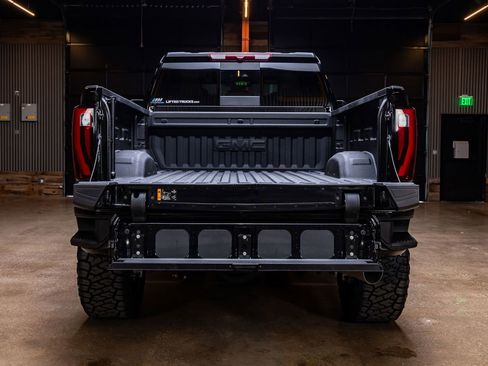 Used 2025 GMC Sierra 2500 Denali image 9