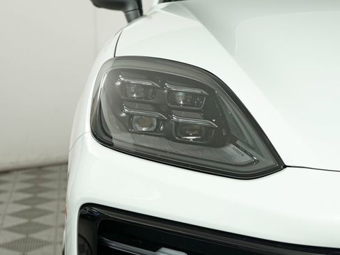 Certified 2026 Porsche Cayenne image 11