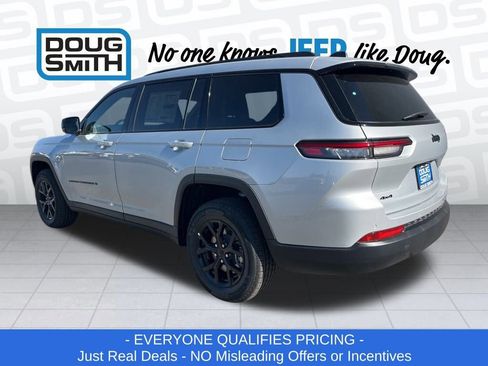 New 2025 Jeep Grand Cherokee L Laredo image 31