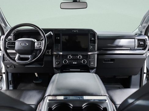 Used 2025 Ford F250 Lariat w/ Black Appearance Package image 9