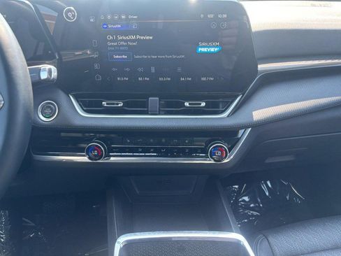 Used 2025 Chevrolet Equinox LT w/ Convenience Package II FWD image 16