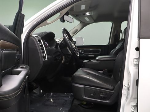 Used 2016 RAM 2500 Laramie AWD/4WD image 11
