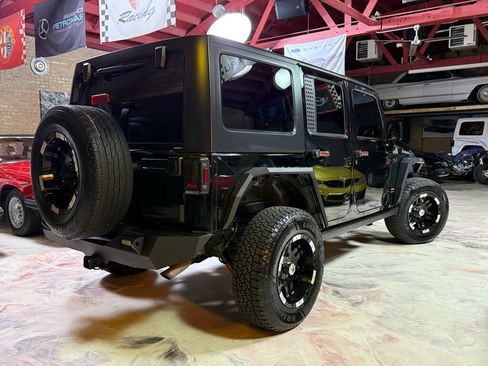 Used 2018 Jeep Wrangler Unlimited Rubicon w/ Dual Top Group AWD/4WD image 4