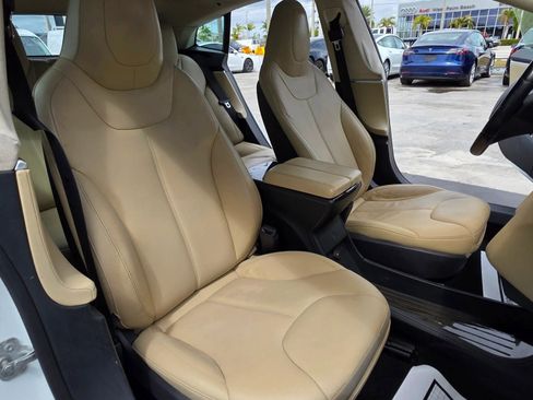 Used 2014 Tesla Model S 85 image 16
