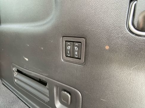 Used 2021 Chevrolet Traverse High Country image 30