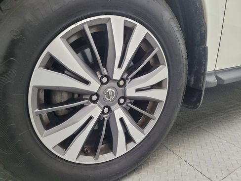 Used 2017 Nissan Pathfinder SL w/ SL Tech Package image 31