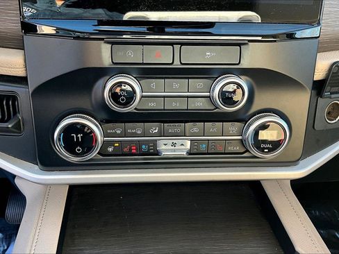 Certified 2024 Ford Expedition Limited image 13