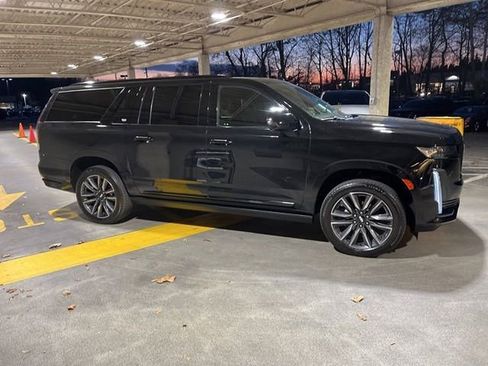 Used 2022 Cadillac Escalade ESV Sport Platinum image 5