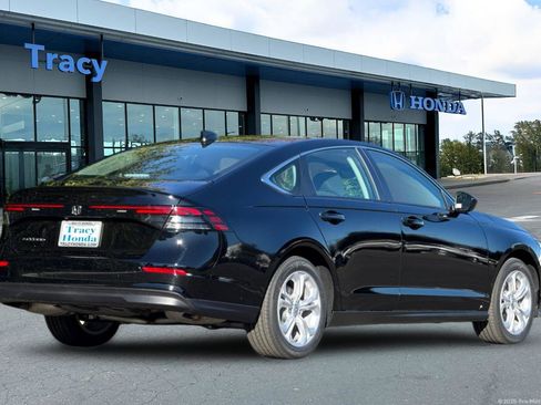 New 2025 Honda Accord LX image 4