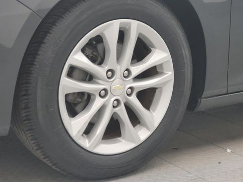 Used 2017 Chevrolet Malibu LT image 31