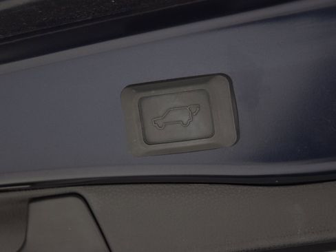 Used 2022 Toyota RAV4 XLE Premium image 33