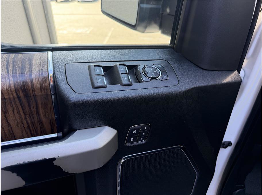Used 2018 Ford F150 Lariat w/ Equipment Group 502A Luxury AWD/4WD image 12