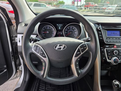 Used 2015 Hyundai Elantra GT FWD image 6