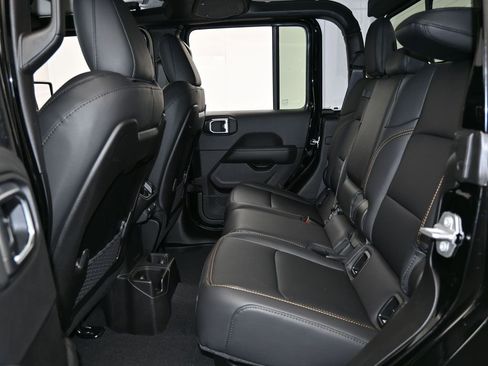 Used 2024 Jeep Gladiator Sport w/ Premium Package image 29