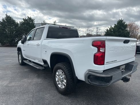 Used 2023 Chevrolet Silverado 2500 LT w/ Convenience Package image 4