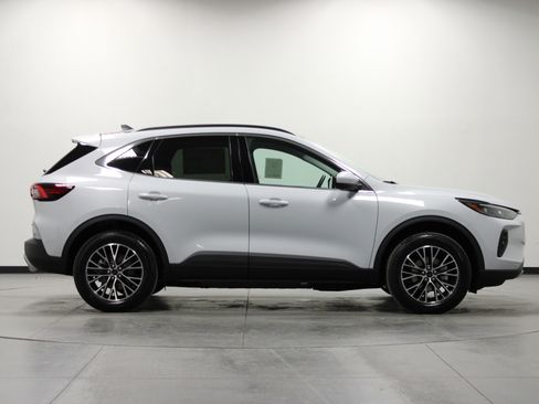 New 2026 Ford Escape SE w/ PHEV Premium Package image 3