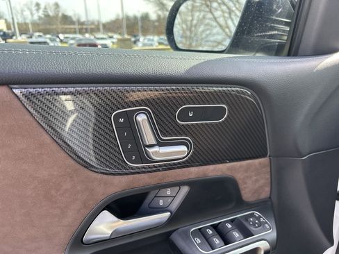 New 2025 Mercedes-Benz GLB 250 4MATIC image 14