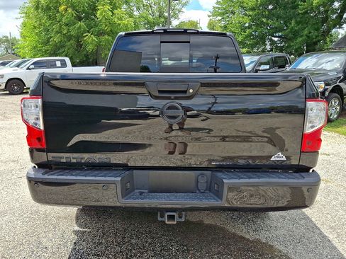 Used 2019 Nissan Titan SV w/ SV Convenience Package AWD/4WD image 3