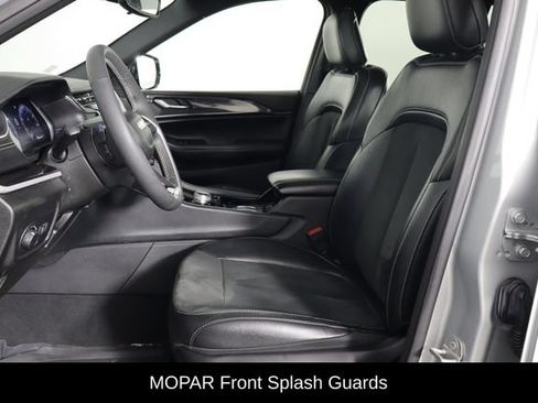 Used 2023 Jeep Grand Cherokee Altitude AWD/4WD image 14