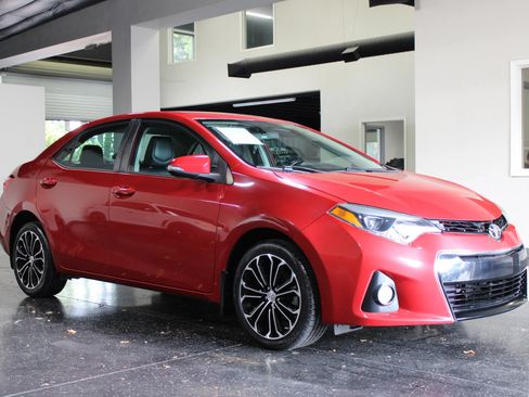 Used 2016 Toyota Corolla LE FWD image 1
