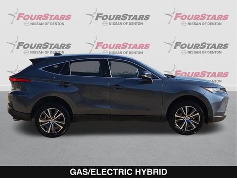 Used 2023 Toyota Venza LE AWD/4WD image 3