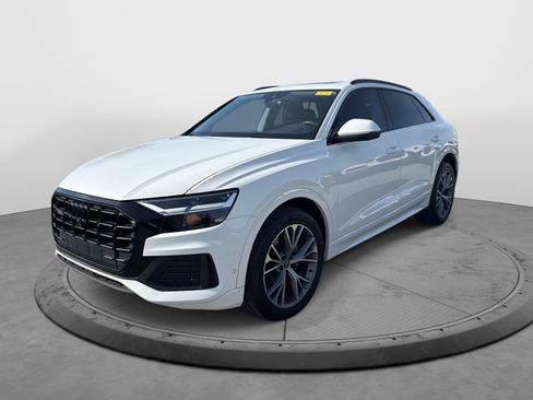 Used 2021 Audi Q8 Premium image 3