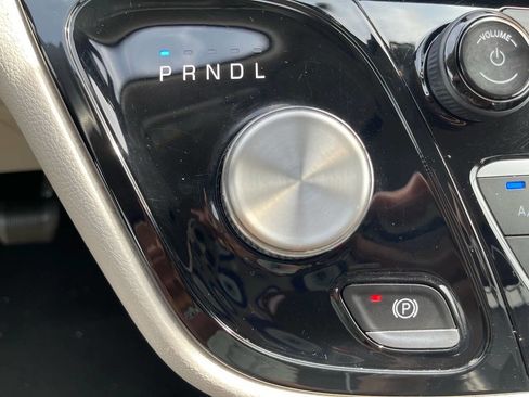 Used 2020 Chrysler Voyager Lxi image 35