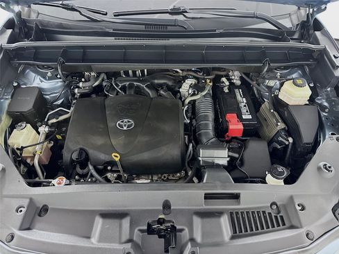 Used 2020 Toyota Highlander XLE FWD image 31