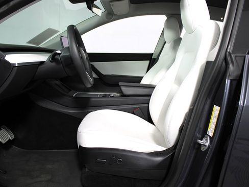 Used 2022 Tesla Model Y Performance image 23