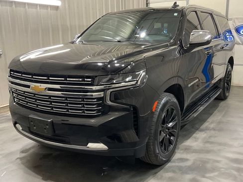 Used 2022 Chevrolet Suburban Premier RWD image 3
