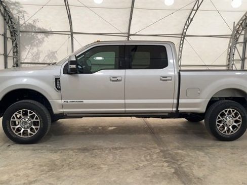 Used 2019 Ford F250 Lariat w/ Lariat Ultimate Package image 5