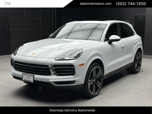 Used 2023 Porsche Cayenne image 1