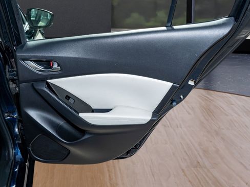 Used 2018 MAZDA MAZDA3 Grand Touring image 30