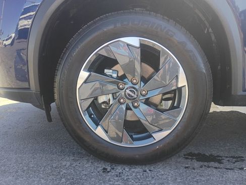 Used 2025 Nissan Rogue SV AWD/4WD image 19