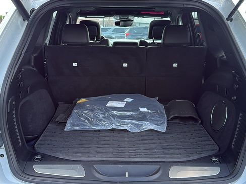 Used 2019 Jeep Grand Cherokee Overland AWD/4WD image 26