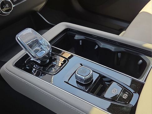 New 2026 Volvo XC90 B5 Core image 23